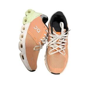 ON Running Cloudflyer 4 Peach/Aloe womens shoes sz 9 good condition activewr gym